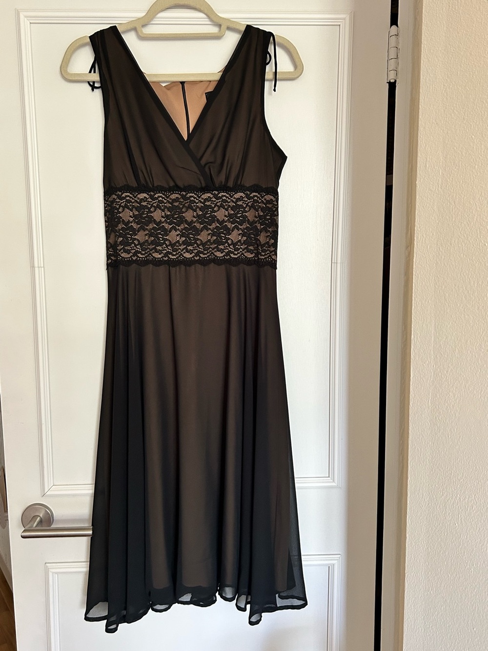 Black Chiffon Dress with Lace Waist – Flowy, Lightweight & Easy Care